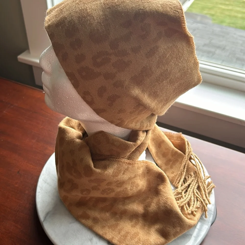 Animal print Merona scarf nwot caramel color soft head wear scarf wrap style